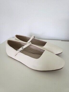 Cream Mary Jane Flats 8W